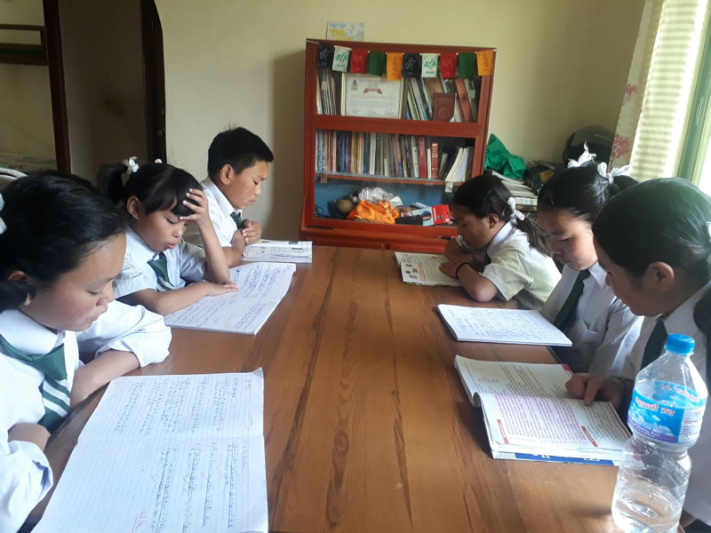 kids-studying-800
